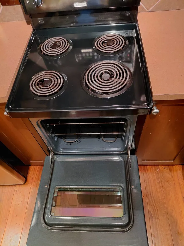 Professional stove cleaning service by Ecora Cleaning in Edmonton, Calgary, Red Deer and Lethbridge